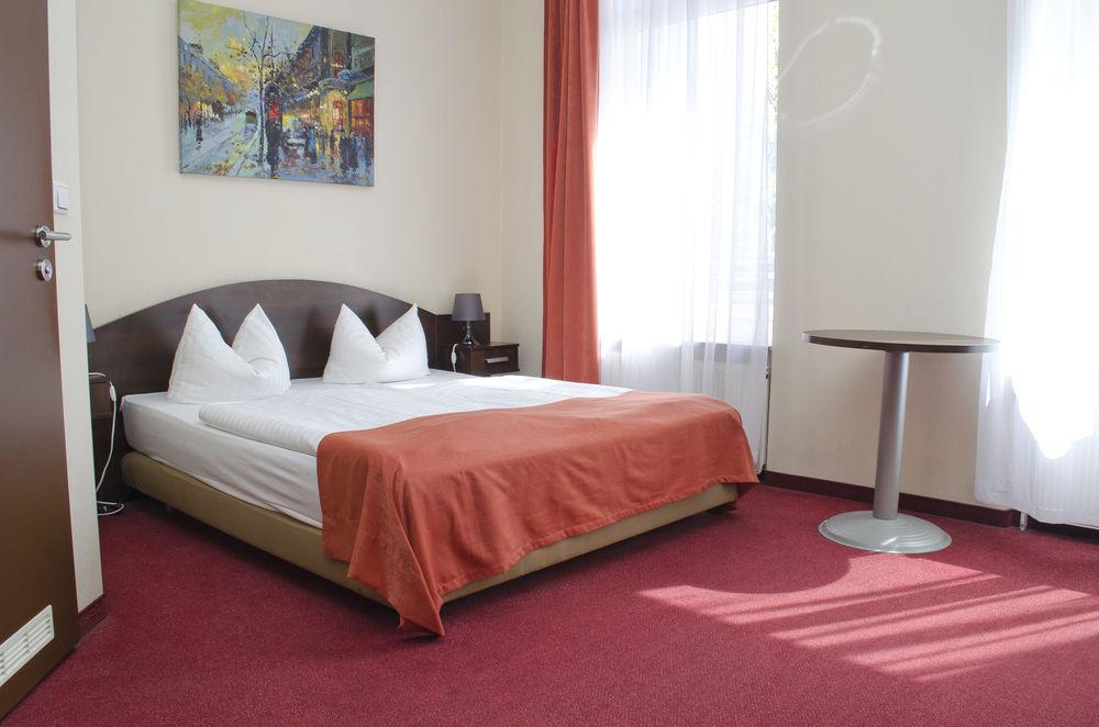 Hotel Polo Am Zob Hamburg-Harburg Buitenkant foto