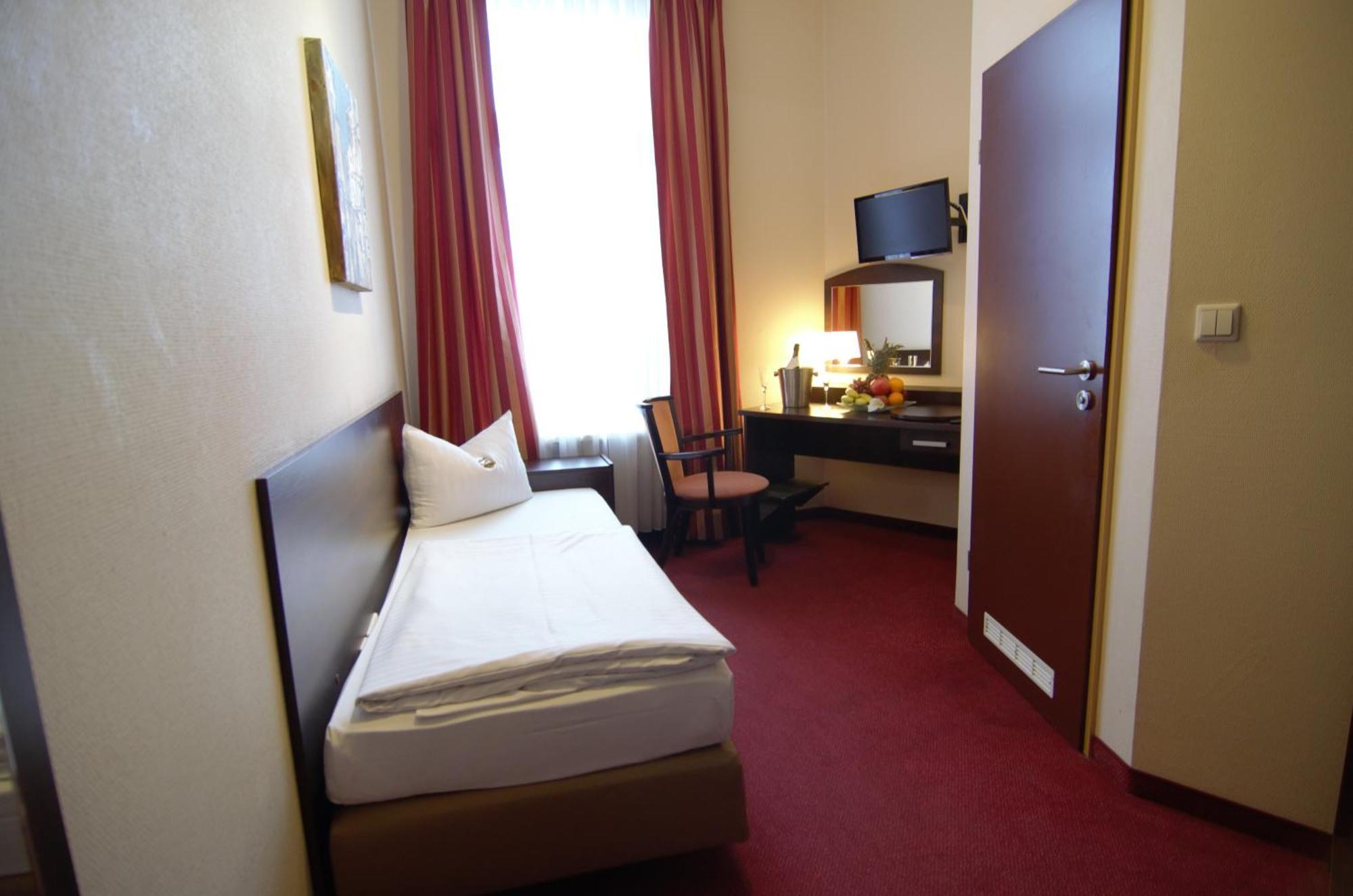 Hotel Polo Am Zob Hamburg-Harburg Kamer foto