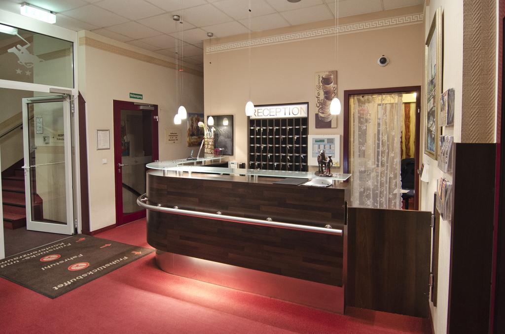 Hotel Polo Am Zob Hamburg-Harburg Buitenkant foto