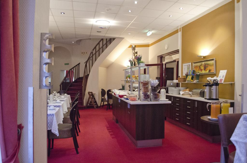 Hotel Polo Am Zob Hamburg-Harburg Buitenkant foto