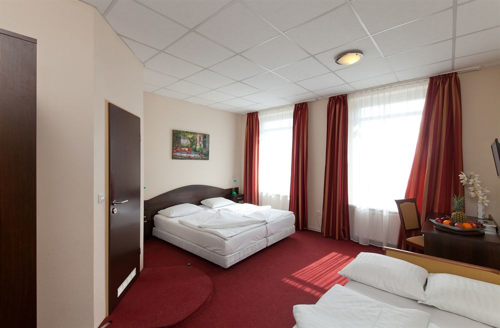 Hotel Polo Am Zob Hamburg-Harburg Buitenkant foto