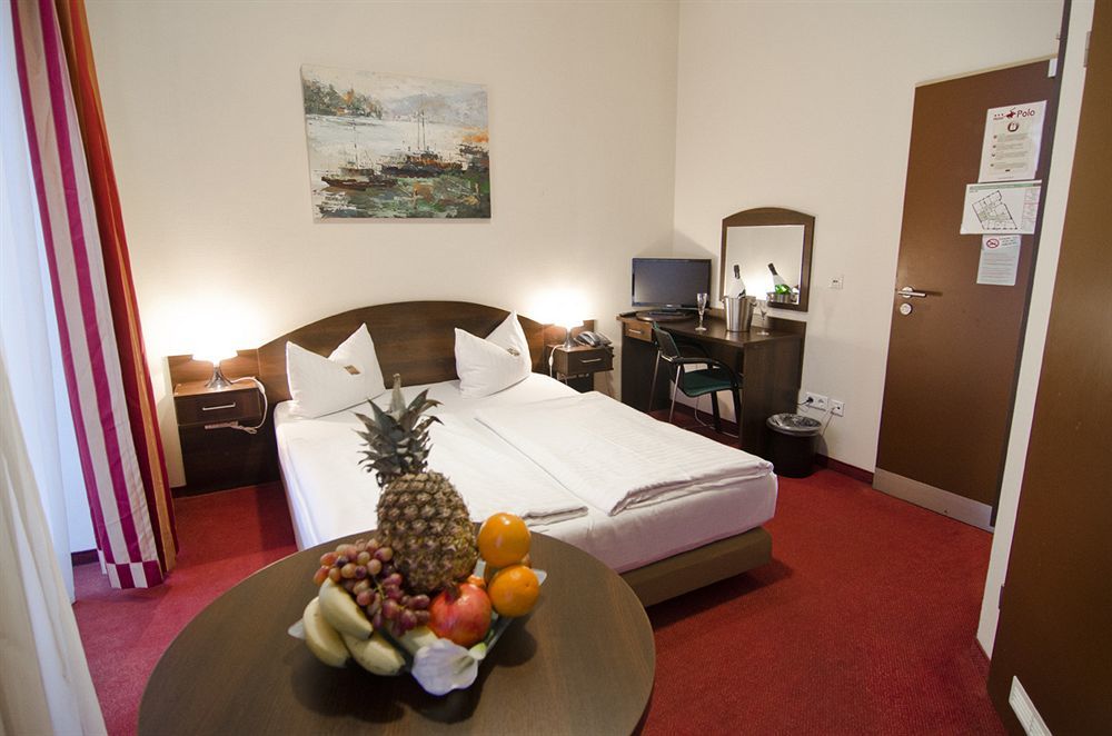 Hotel Polo Am Zob Hamburg-Harburg Buitenkant foto