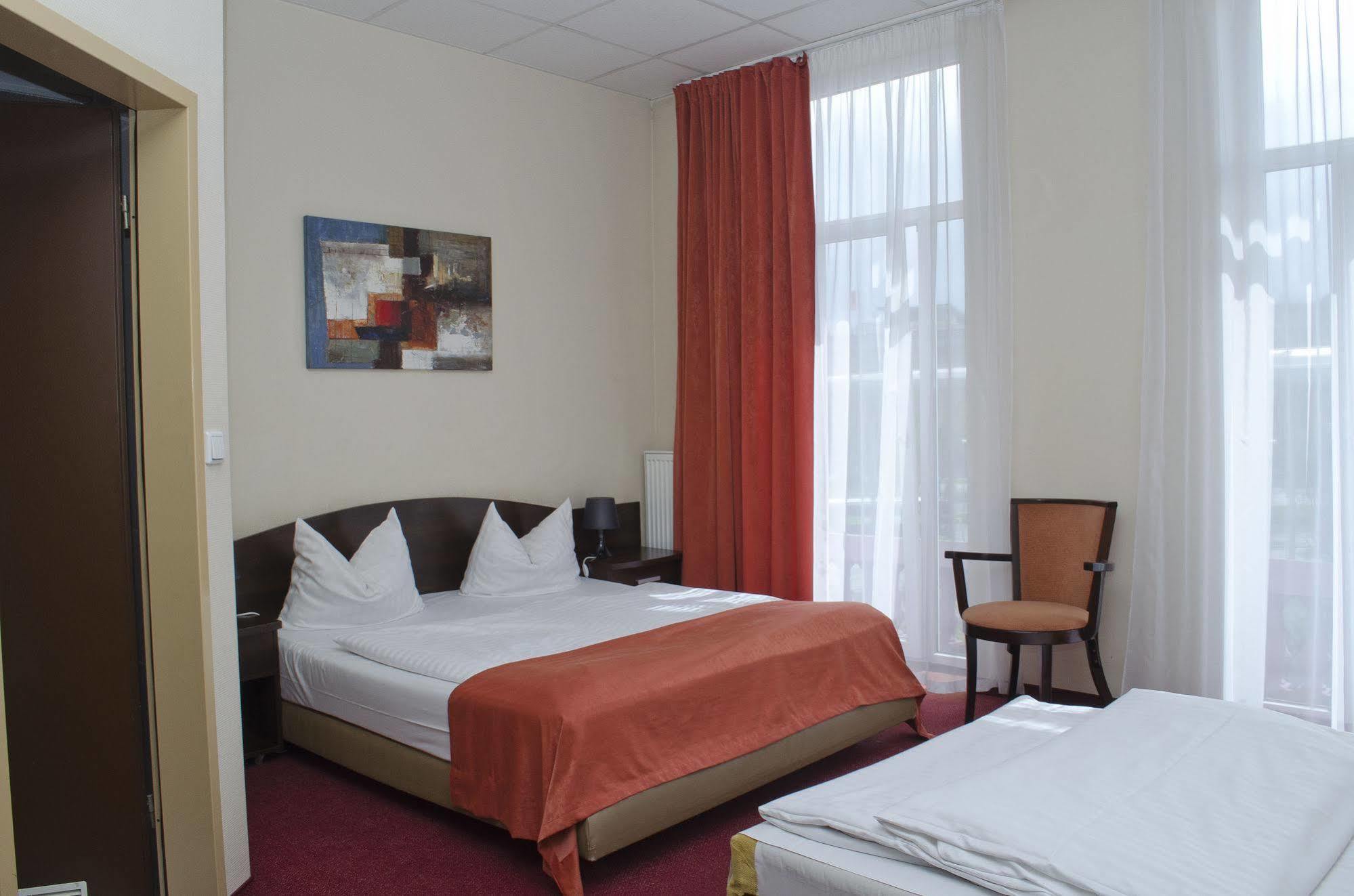 Hotel Polo Am Zob Hamburg-Harburg Buitenkant foto
