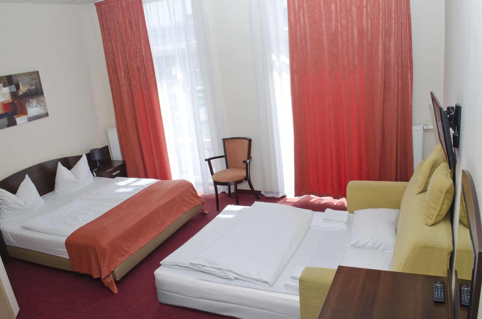 Hotel Polo Am Zob Hamburg-Harburg Buitenkant foto