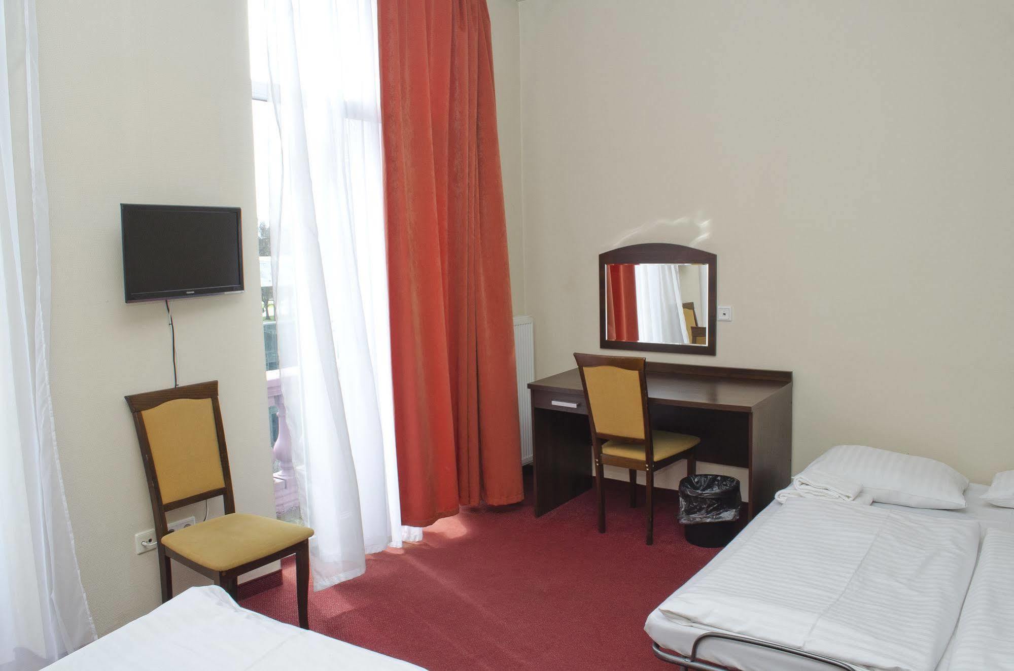Hotel Polo Am Zob Hamburg-Harburg Buitenkant foto